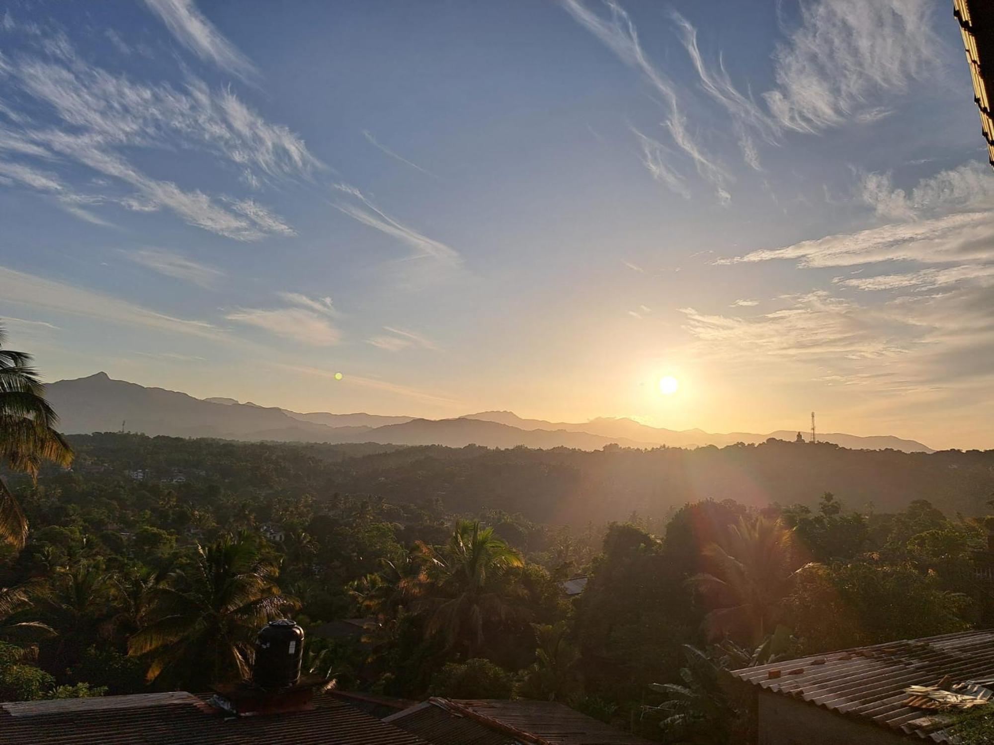 Dreamscape Home Stay Kandy Esterno foto