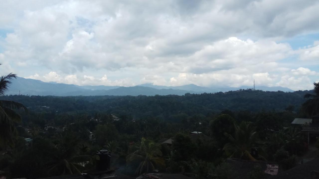 Dreamscape Home Stay Kandy Esterno foto
