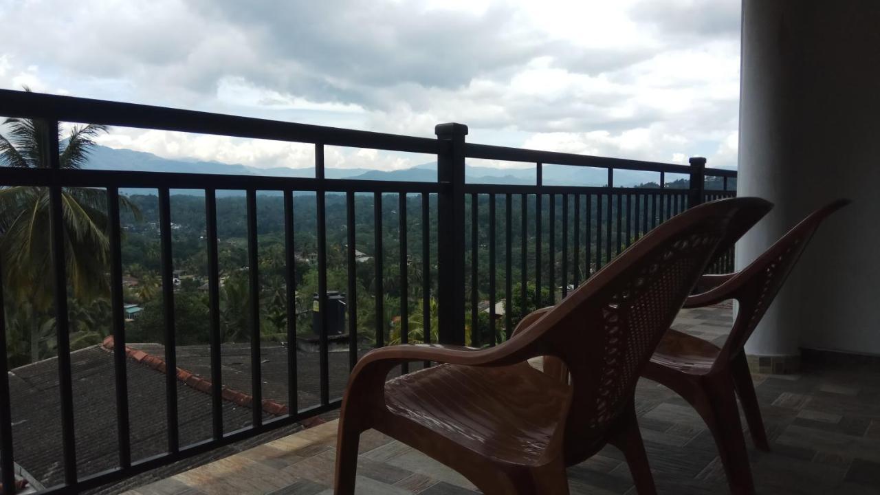 Dreamscape Home Stay Kandy Esterno foto