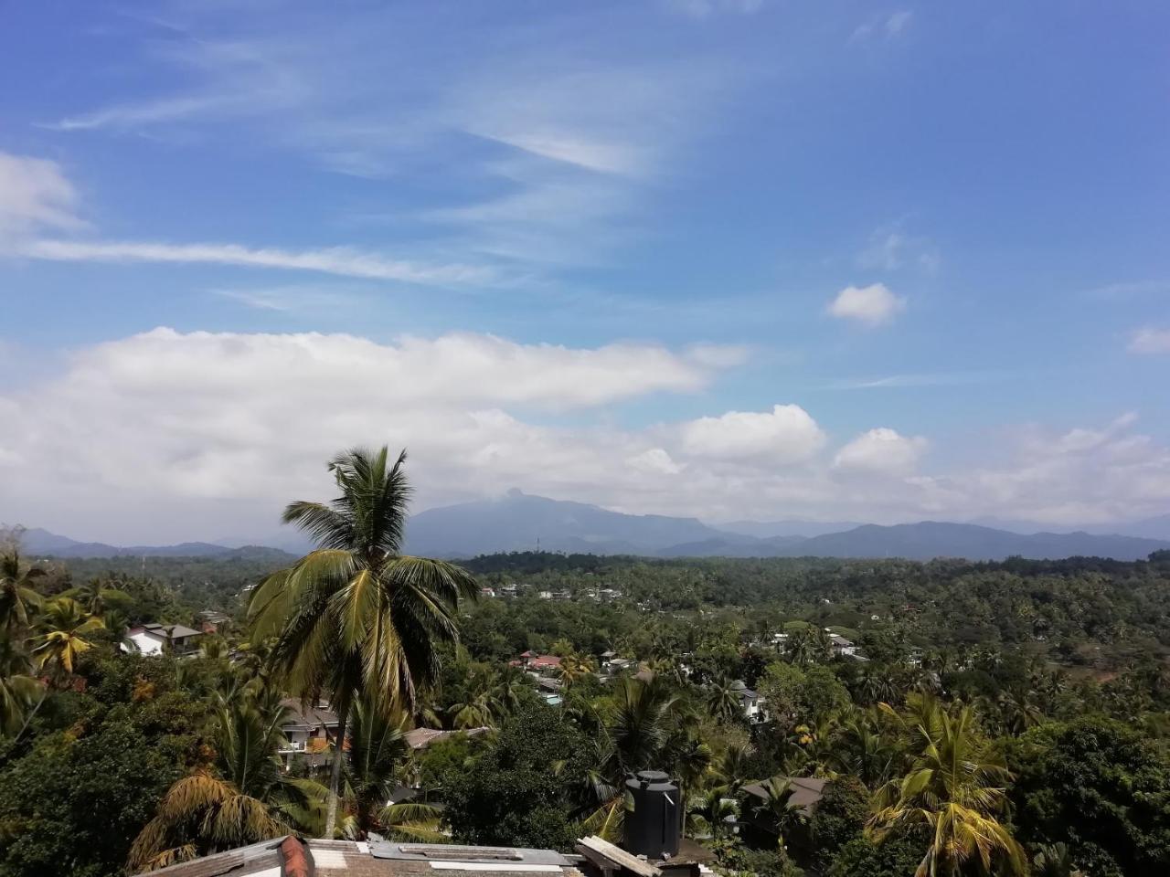 Dreamscape Home Stay Kandy Esterno foto