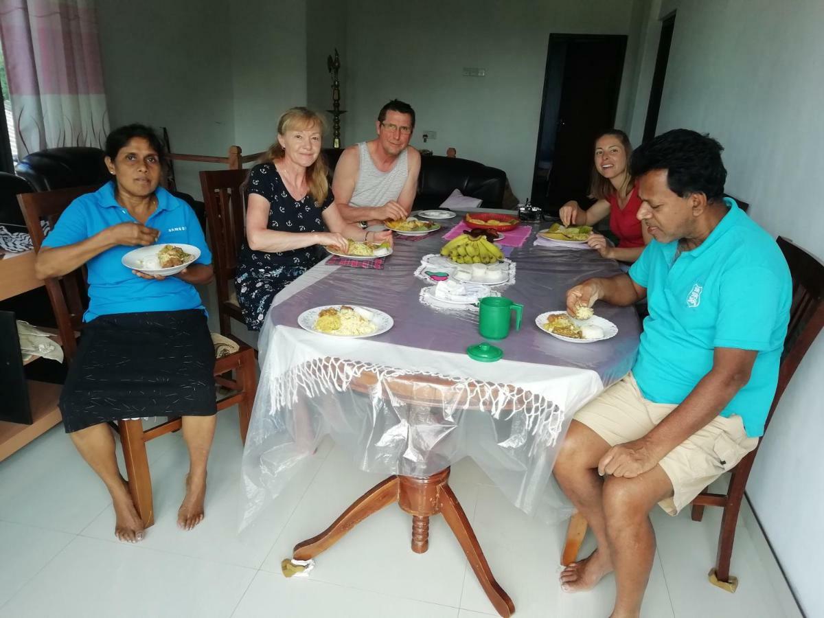Dreamscape Home Stay Kandy Esterno foto